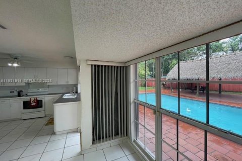 Casa en venta en Miami, Florida, 3 dormitorios, 190.17 m2 № 1992170 - foto 16