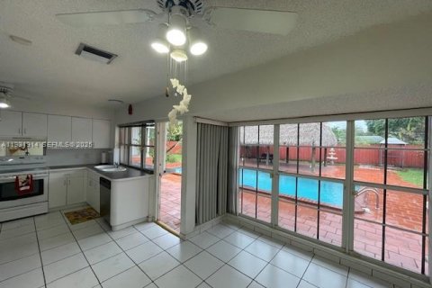 Casa en venta en Miami, Florida, 3 dormitorios, 190.17 m2 № 1992170 - foto 15