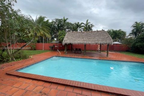 Casa en venta en Miami, Florida, 3 dormitorios, 190.17 m2 № 1992170 - foto 4