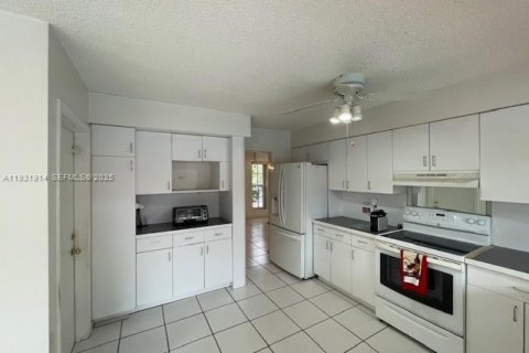Casa en venta en Miami, Florida, 3 dormitorios, 190.17 m2 № 1992170 - foto 7