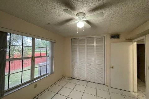 Casa en venta en Miami, Florida, 3 dormitorios, 190.17 m2 № 1992170 - foto 28