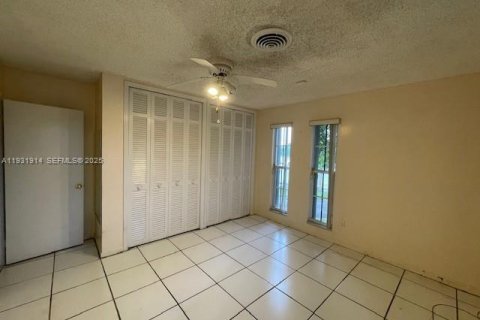 Casa en venta en Miami, Florida, 3 dormitorios, 190.17 m2 № 1992170 - foto 18