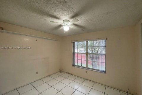 Casa en venta en Miami, Florida, 3 dormitorios, 190.17 m2 № 1992170 - foto 27