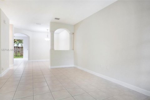 Touwnhouse à vendre à Homestead, Floride: 4 chambres, 172.05 m2 № 2397343 - photo 3