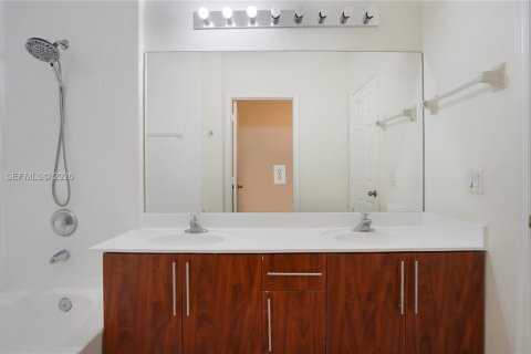 Touwnhouse à vendre à Homestead, Floride: 4 chambres, 172.05 m2 № 2397343 - photo 24