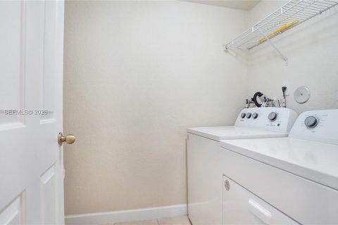 Touwnhouse à vendre à Homestead, Floride: 4 chambres, 172.05 m2 № 2397343 - photo 15