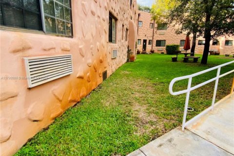 Купить коммерческую недвижимость в Майами-Спрингс, Флорида № 2035024 - фото 12