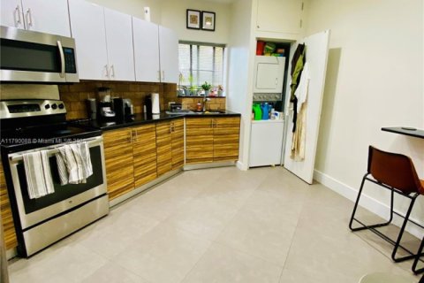 Купить коммерческую недвижимость в Майами-Спрингс, Флорида № 2035024 - фото 29