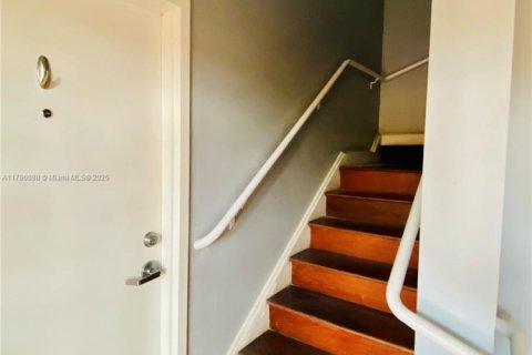 Купить коммерческую недвижимость в Майами-Спрингс, Флорида № 2035024 - фото 25