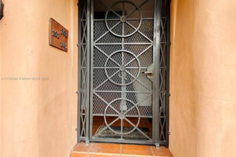 Купить коммерческую недвижимость в Майами-Спрингс, Флорида № 2035024 - фото 4