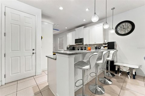 Touwnhouse à vendre à Kissimmee, Floride: 3 chambres, 157 m2 № 2431914 - photo 8