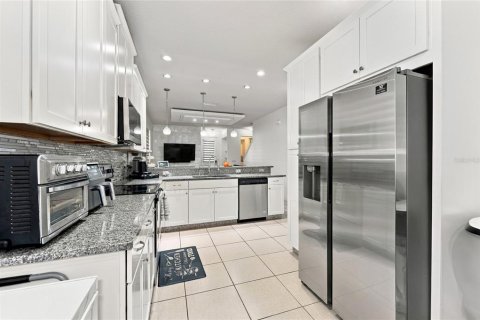 Touwnhouse à vendre à Kissimmee, Floride: 3 chambres, 157 m2 № 2431914 - photo 11