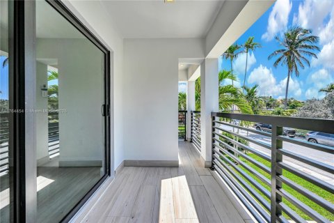 House in Fort Lauderdale, Florida 3 bedrooms, 270.25 sq.m. № 1731713 - photo 21