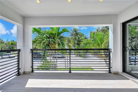 House in Fort Lauderdale, Florida 3 bedrooms, 270.25 sq.m. № 1731713 - photo 26