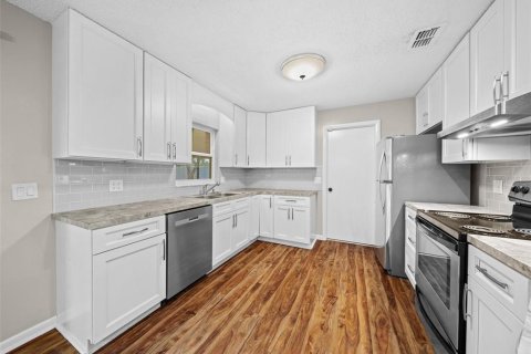 House in Ocala, Florida 3 bedrooms, 128.67 sq.m. № 2215283 - photo 4