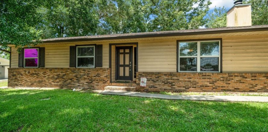 House in Ocala, Florida 3 bedrooms, 128.67 sq.m. № 2215283