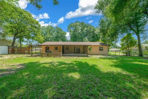 House in Ocala, Florida 3 bedrooms, 128.67 sq.m. № 2215283 - photo 2
