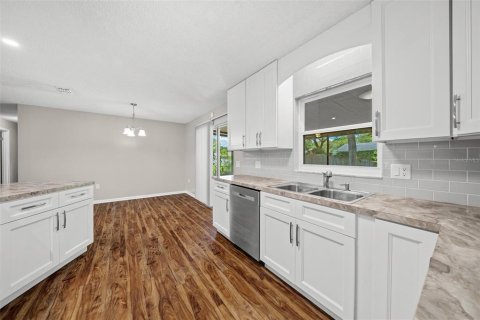 House in Ocala, Florida 3 bedrooms, 128.67 sq.m. № 2215283 - photo 5