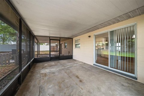 House in Ocala, Florida 3 bedrooms, 128.67 sq.m. № 2215283 - photo 19