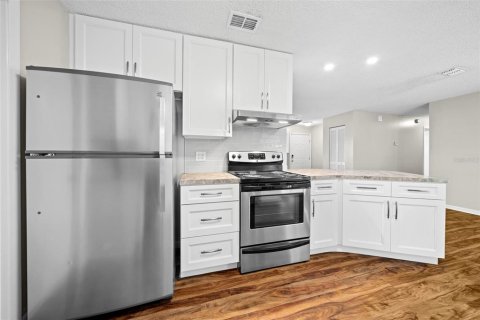 House in Ocala, Florida 3 bedrooms, 128.67 sq.m. № 2215283 - photo 6