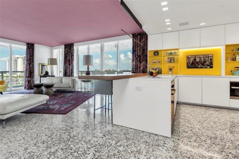 Condominio en venta en Miami Beach, Florida, 2 dormitorios, 137.22 m2 № 2043975 - foto 5