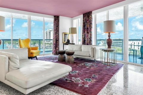 Condominio en Miami Beach, Florida, 2 dormitorios  № 2043975