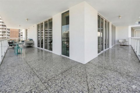 Condominio en venta en Miami Beach, Florida, 2 dormitorios, 137.22 m2 № 2043975 - foto 25