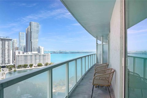 Condo in Miami, Florida, 1 bedroom  № 2025194 - photo 2