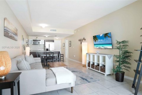 Condo in Miami, Florida, 1 bedroom  № 2025194 - photo 7