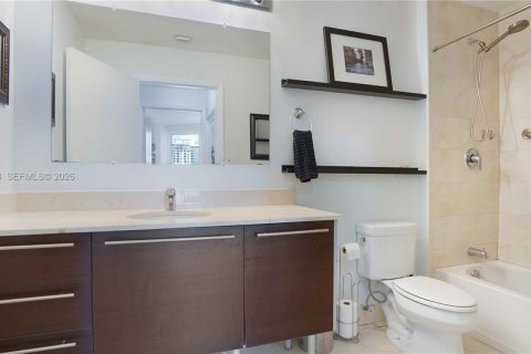 Condo in Miami, Florida, 1 bedroom  № 2025194 - photo 14
