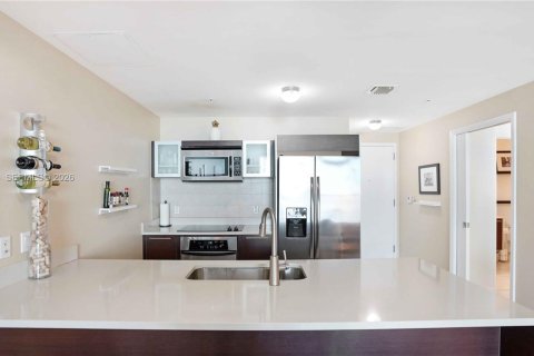 Condo in Miami, Florida, 1 bedroom  № 2025194 - photo 9
