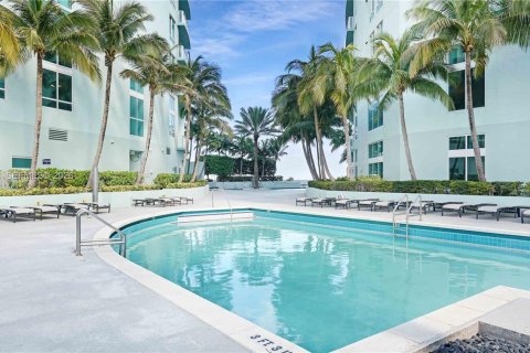 Condo in Miami, Florida, 1 bedroom  № 2025194 - photo 30