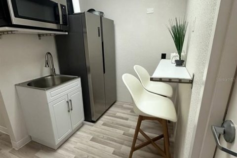 Immobilier commercial à louer à Orlando, Floride: 389.73 m2 № 2299124 - photo 10