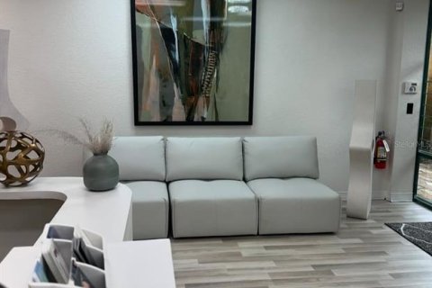 Immobilier commercial à louer à Orlando, Floride: 389.73 m2 № 2299124 - photo 6