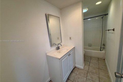 Снять в аренду кондоминиум в Лодерхилл, Флорида 1 спальня, 68.28м2, № 2034237 - фото 3