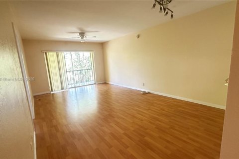 Снять в аренду кондоминиум в Тамарак, Флорида 1 спальня, 69.68м2, № 1848796 - фото 1