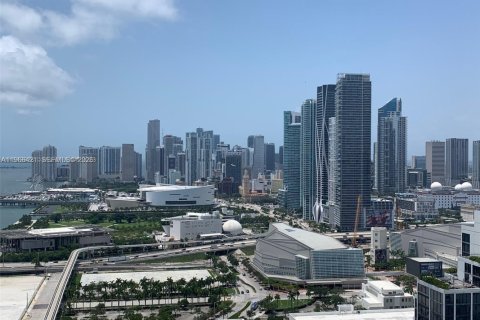 Estudio en el Condominio en Miami, Florida  № 2028001