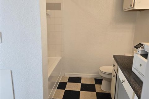Condominio en alquiler en Orlando, Florida, 2 dormitorios, 98.66 m2 № 1894465 - foto 11