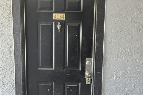 Condominio en alquiler en Orlando, Florida, 2 dormitorios, 98.66 m2 № 1894465 - foto 2