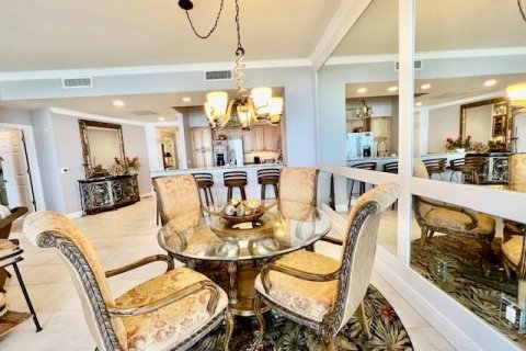 Снять в аренду кондоминиум в Пунта-Горда, Флорида 3 спальни, 175.86м2, № 1774817 - фото 21