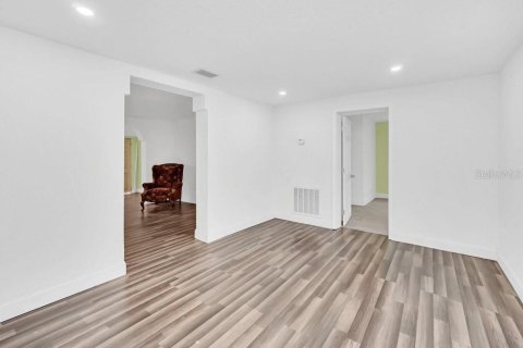 Купить виллу или дом в Хейнс-Сити, Флорида 6 комнат, 92.9м2, № 1368175 - фото 7