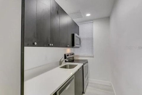 Commercial property in Sarasota, Florida 3 bedrooms, 131.83 sq.m. № 2135503 - photo 9