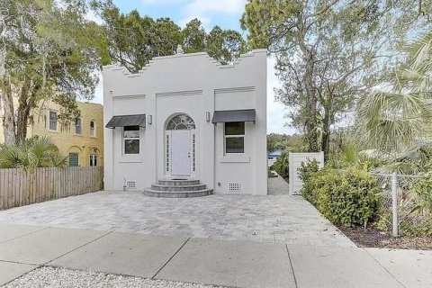 Commercial property in Sarasota, Florida 3 bedrooms, 131.83 sq.m. № 2135503 - photo 2