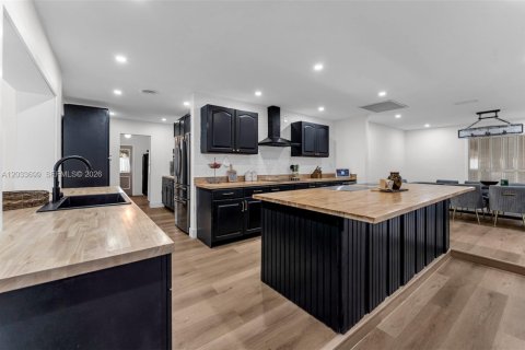 Casa en venta en Plantation, Florida, 5 dormitorios, 281.12 m2 № 2078031 - foto 18