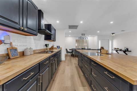 Casa en venta en Plantation, Florida, 5 dormitorios, 281.12 m2 № 2078031 - foto 14