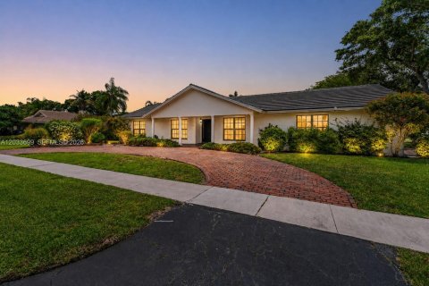 Casa en Plantation, Florida 5 dormitorios, 281.12 m2 № 2078031