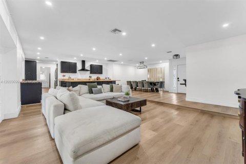 Casa en venta en Plantation, Florida, 5 dormitorios, 281.12 m2 № 2078031 - foto 9
