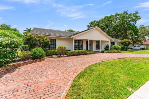 Casa en venta en Plantation, Florida, 5 dormitorios, 281.12 m2 № 2078031 - foto 3