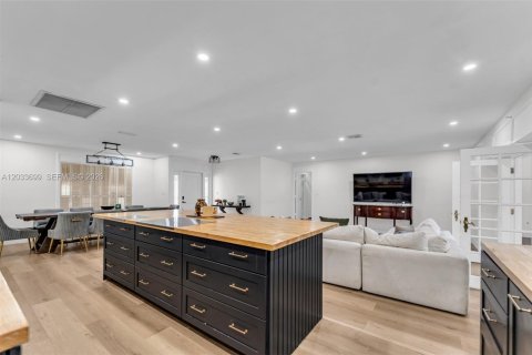 Casa en venta en Plantation, Florida, 5 dormitorios, 281.12 m2 № 2078031 - foto 17