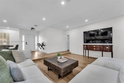 Casa en venta en Plantation, Florida, 5 dormitorios, 281.12 m2 № 2078031 - foto 10